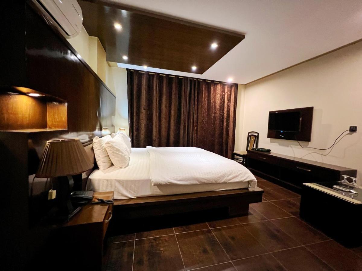 Bling Hotel International 물탄 외부 사진