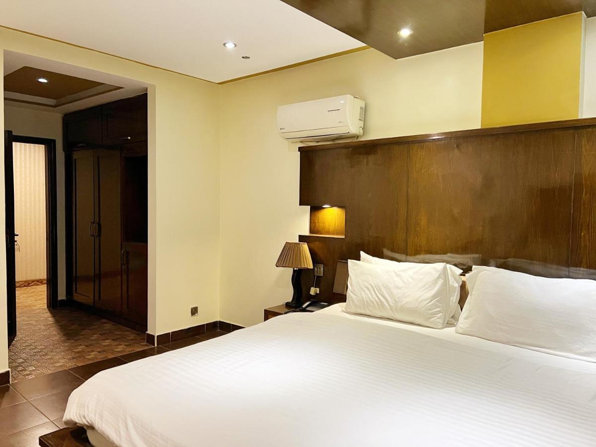 Bling Hotel International 물탄 외부 사진