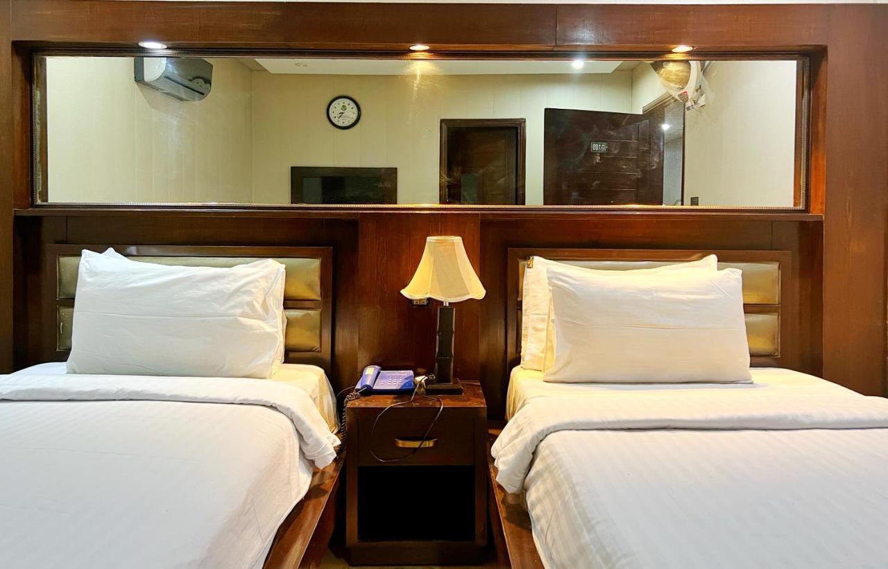Bling Hotel International 물탄 외부 사진