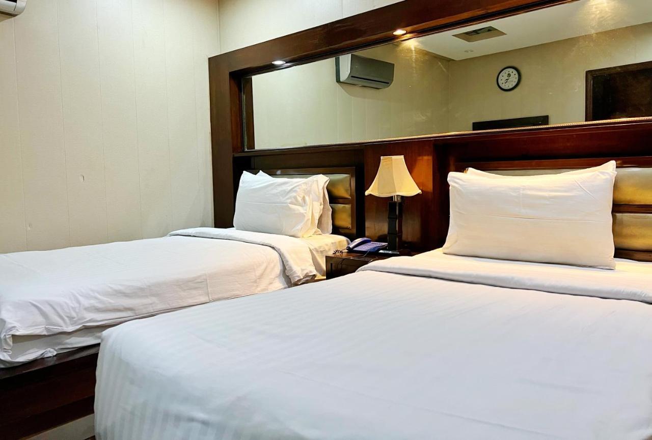 Bling Hotel International 물탄 외부 사진