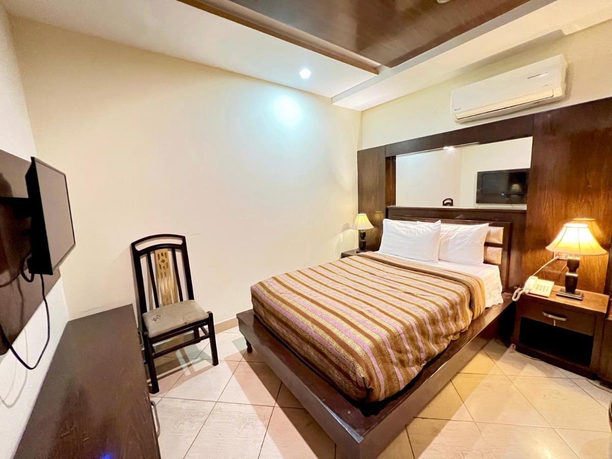 Bling Hotel International 물탄 외부 사진