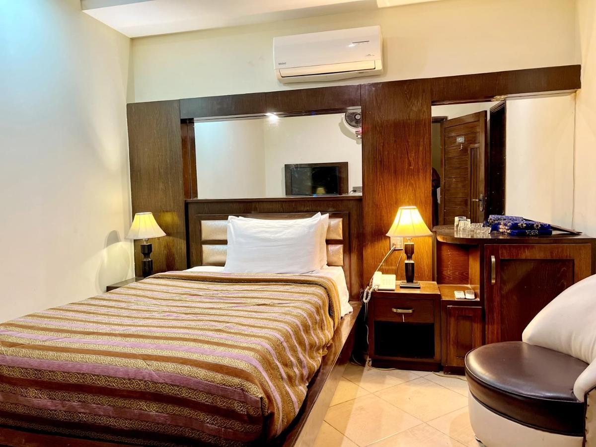 Bling Hotel International 물탄 외부 사진