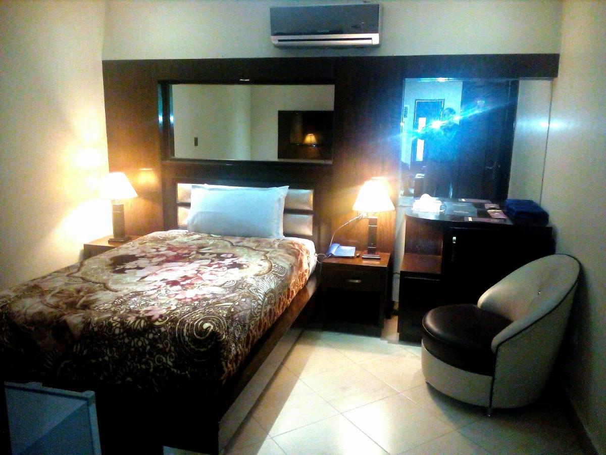 Bling Hotel International 물탄 외부 사진
