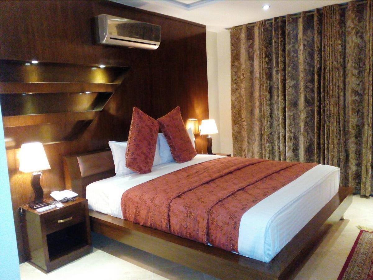 Bling Hotel International 물탄 외부 사진