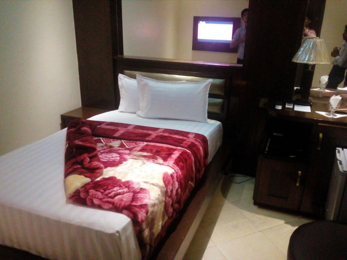 Bling Hotel International 물탄 외부 사진