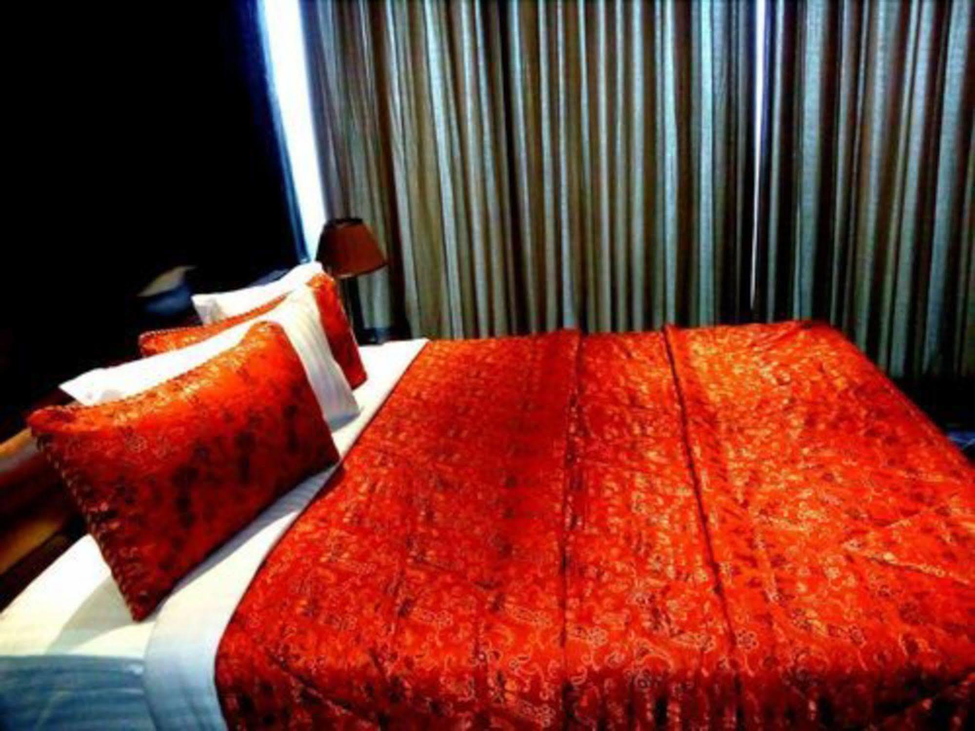Bling Hotel International 물탄 외부 사진