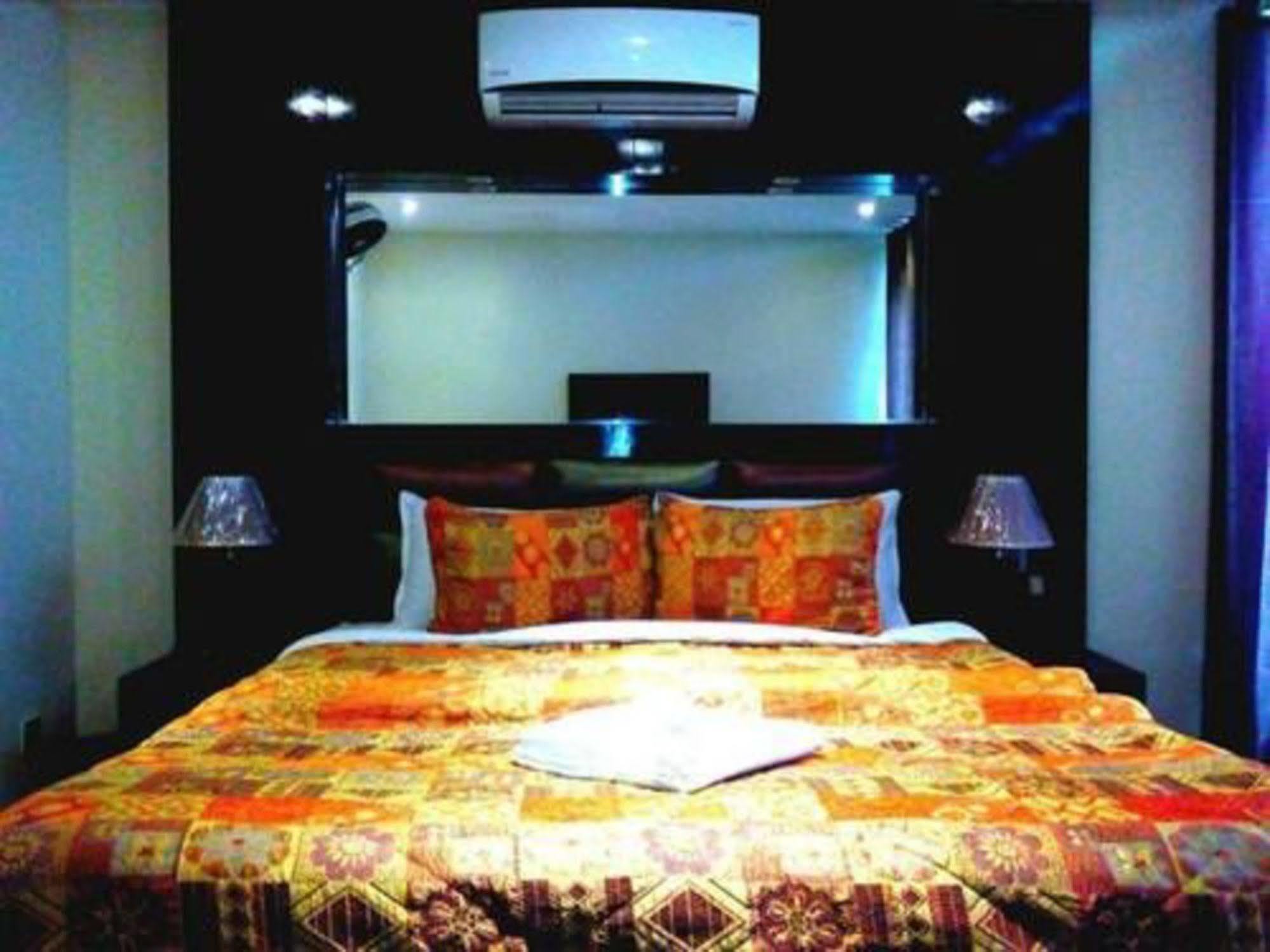 Bling Hotel International 물탄 외부 사진