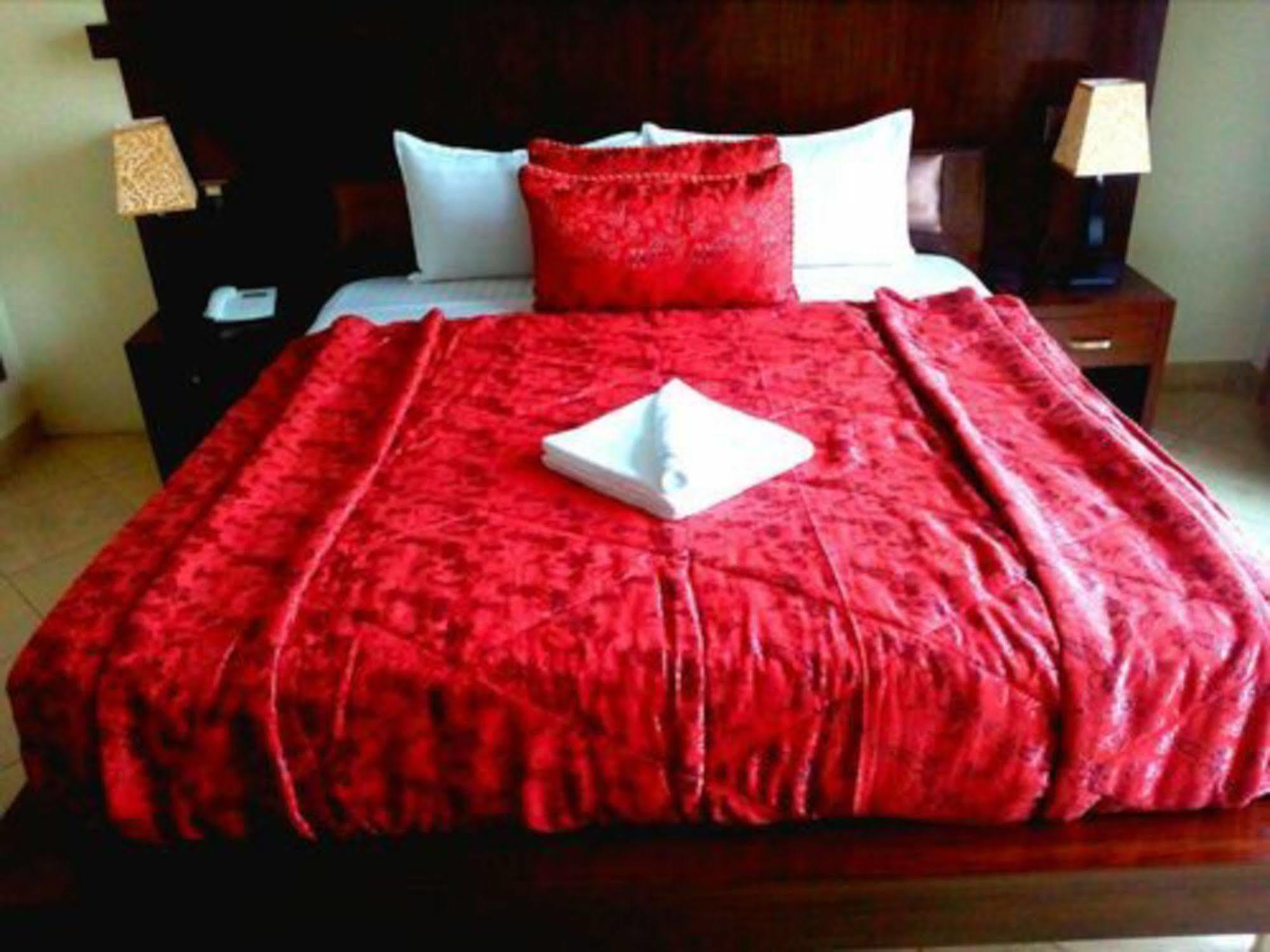Bling Hotel International 물탄 외부 사진